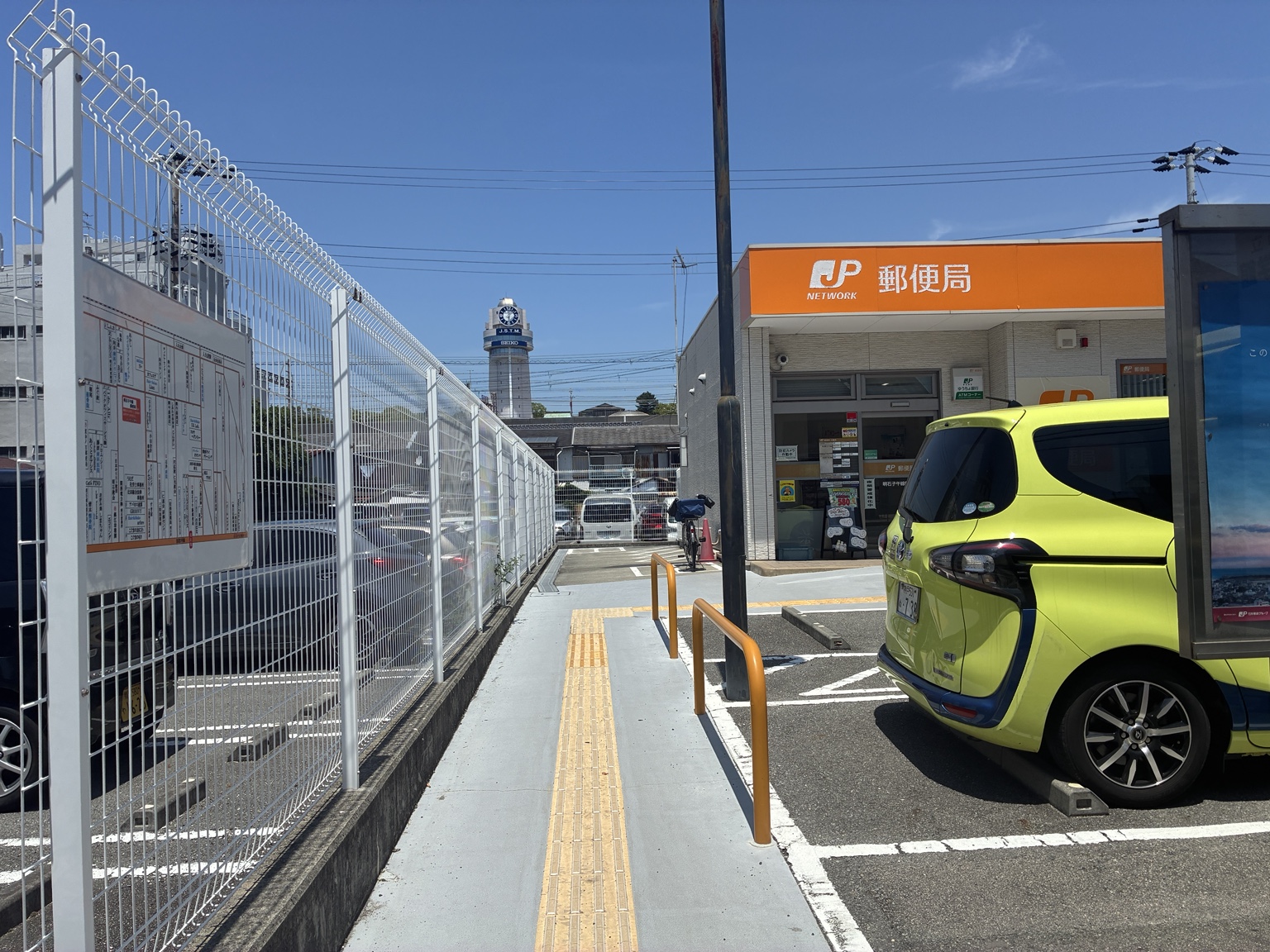 郵便局前の案内地図看板
